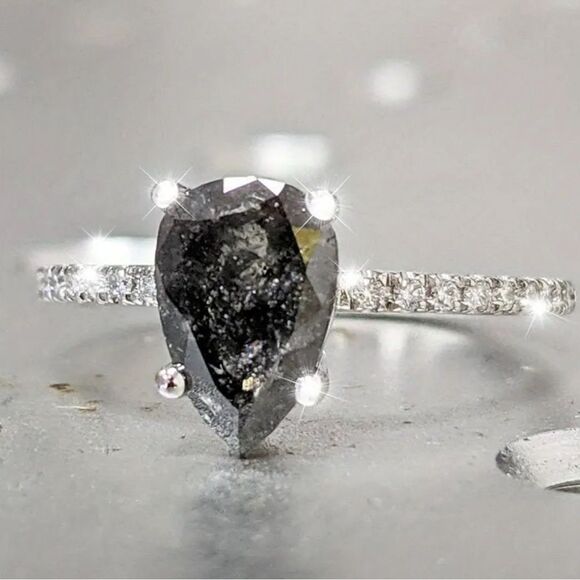 The Foliage Goddess Jewelry - Elegant Ring mineral gray cubic zirconia